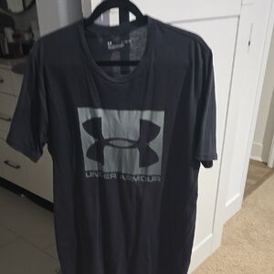 Under Armour Men's Gray T-Shirt